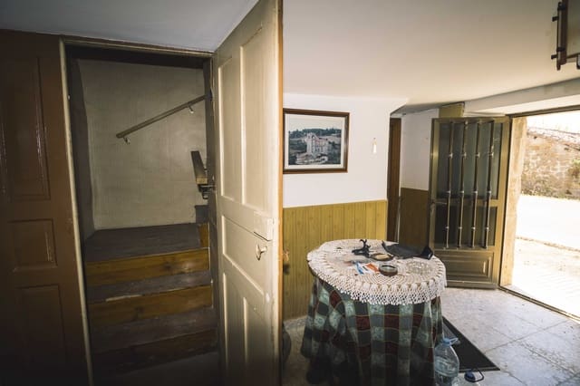 4 soveværelse Villa til salg i Aguilar de Campoo med garage - € 65.000 (Ref: 4852686)