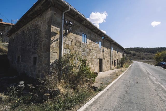 4 soveværelse Villa til salg i Aguilar de Campoo med garage - € 65.000 (Ref: 4852686)