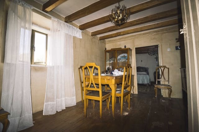 4 soveværelse Villa til salg i Aguilar de Campoo med garage - € 65.000 (Ref: 4852686)