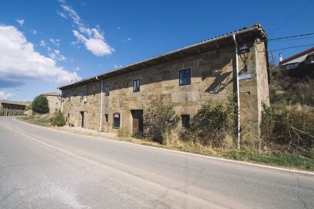 4 soveværelse Villa til salg i Aguilar de Campoo med garage - € 65.000 (Ref: 4852686)
