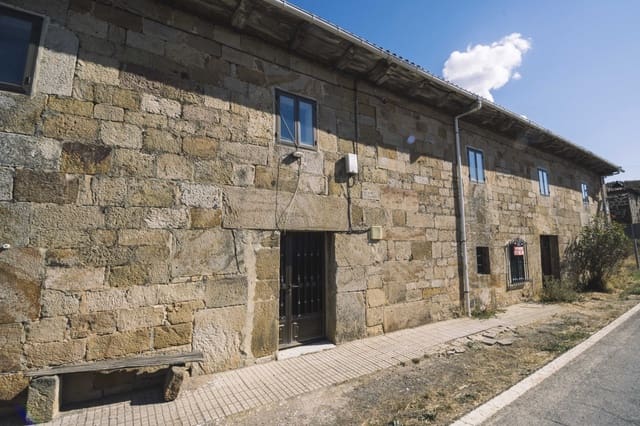 4 soveværelse Villa til salg i Aguilar de Campoo med garage - € 65.000 (Ref: 4852686)