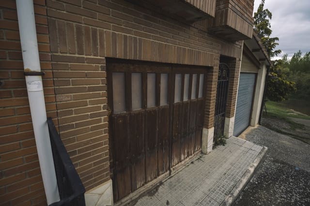 2 soveværelse Villa til salg i Alar del Rey - € 40.000 (Ref: 4852689)