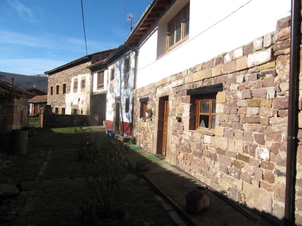 4 slaapkamer Villa te koop in Hermandad de Campoo de Suso - € 180.000 (Ref: 5225766)