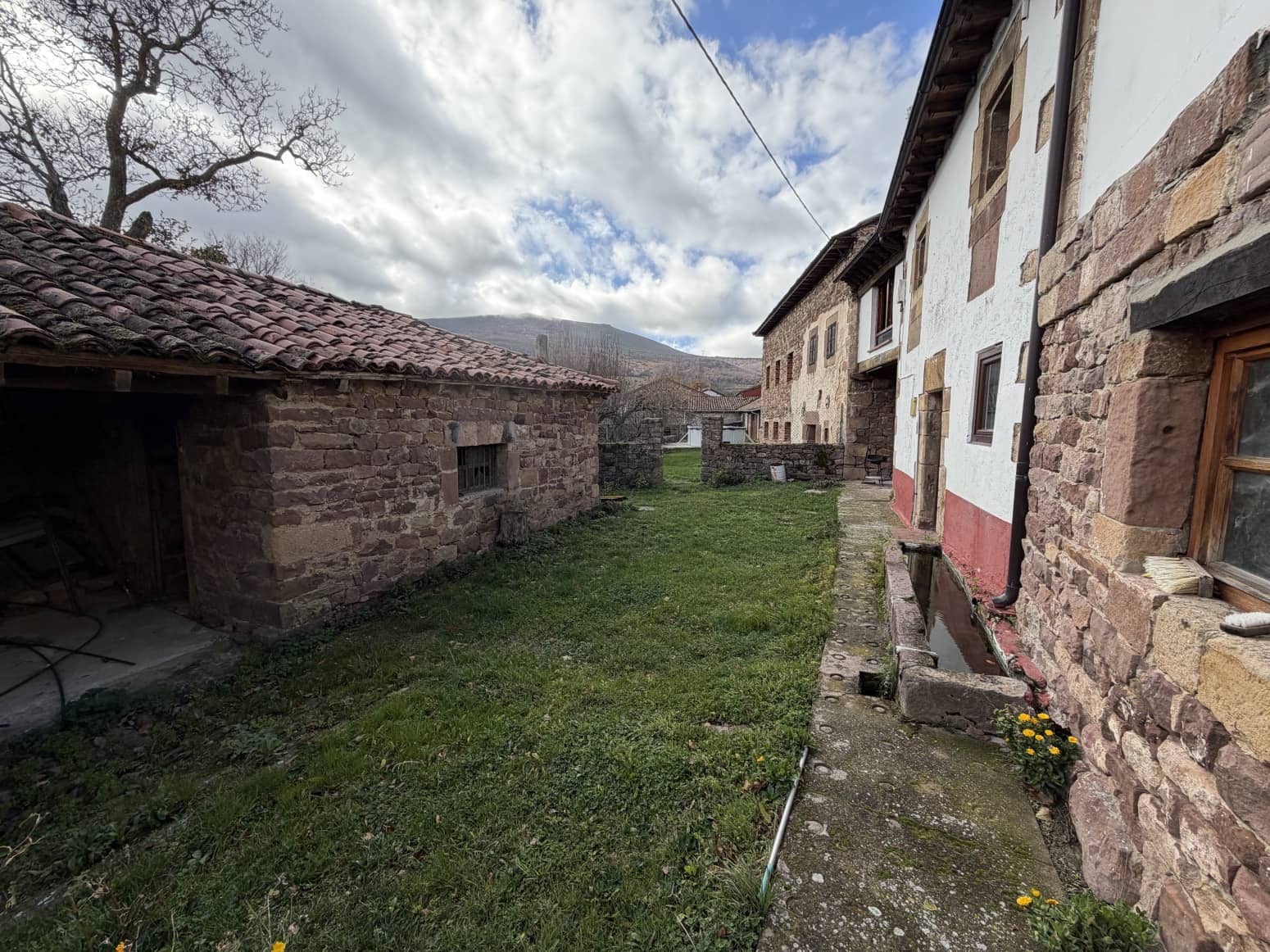 4 slaapkamer Villa te koop in Hermandad de Campoo de Suso - € 180.000 (Ref: 5225766)