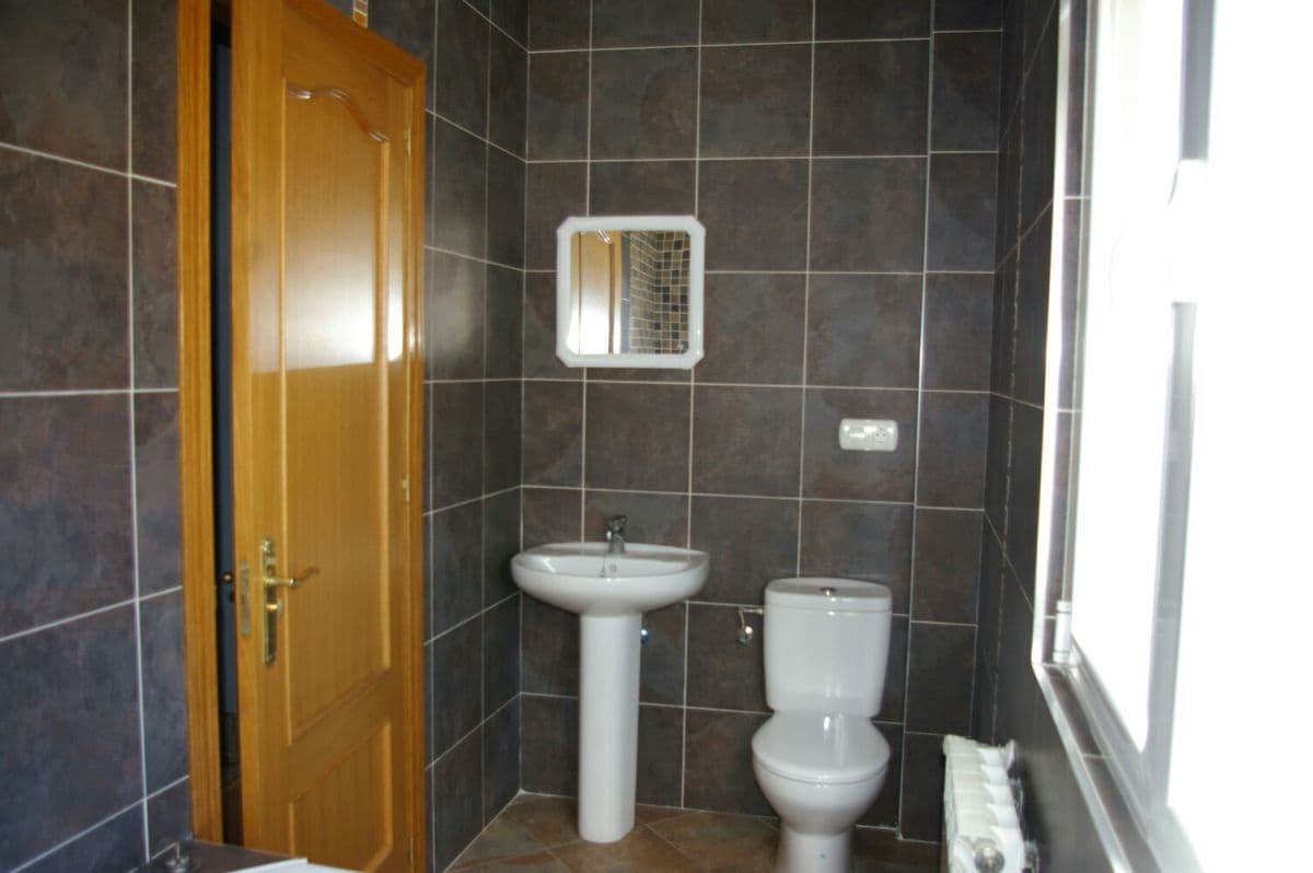 3 soveværelse Villa til salg i Santibanez de la Pena - € 100.000 (Ref: 5225767)