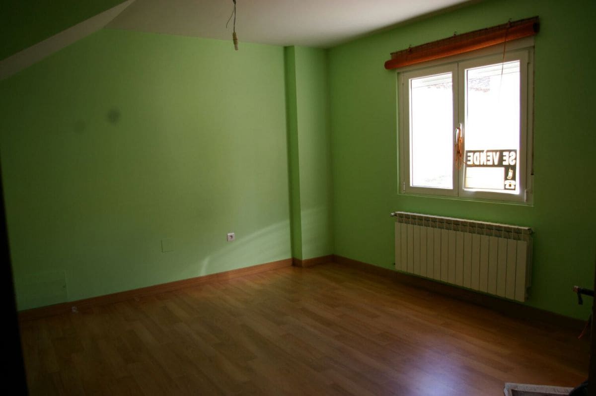 3 soveværelse Villa til salg i Santibanez de la Pena - € 100.000 (Ref: 5225767)