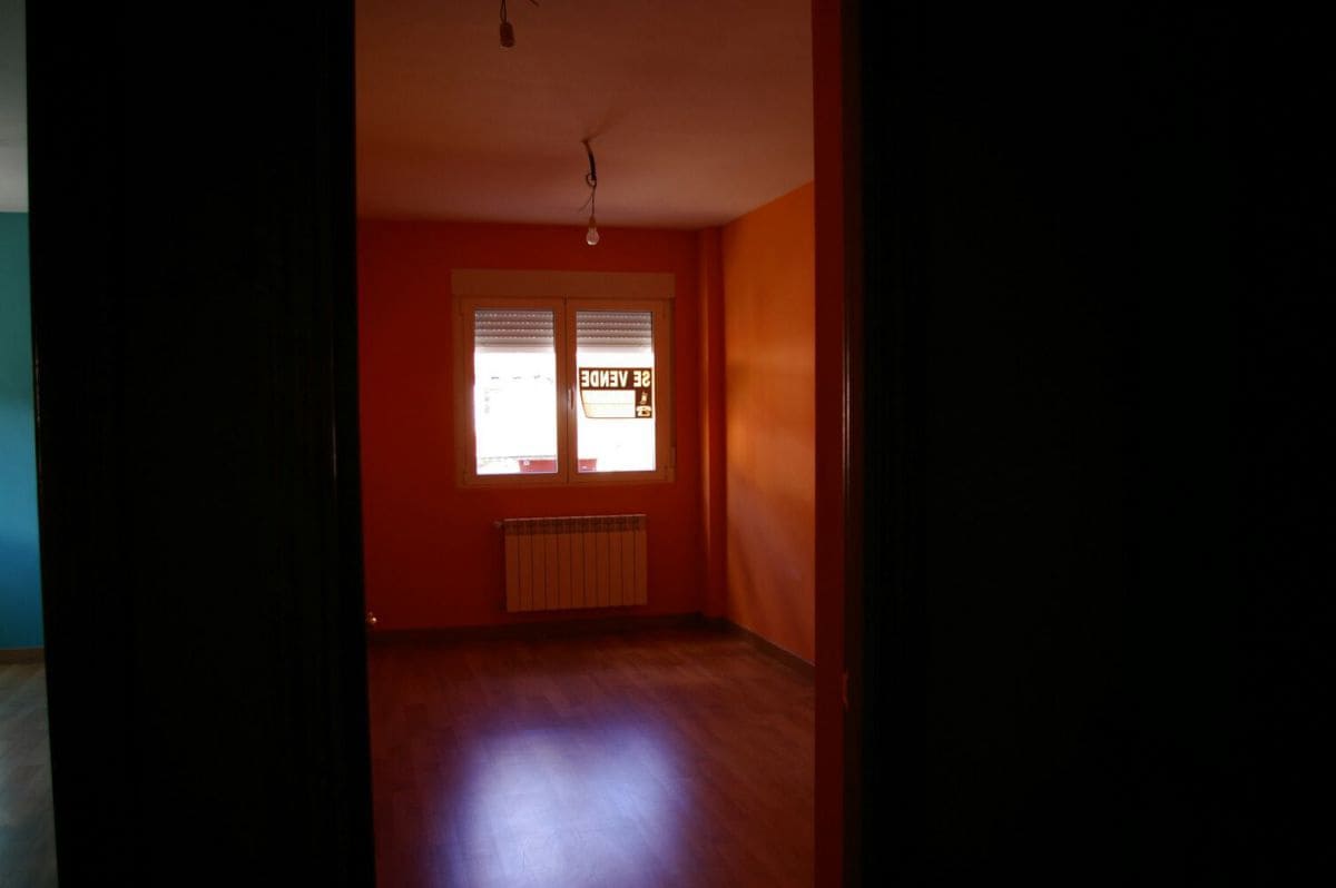 3 soveværelse Villa til salg i Santibanez de la Pena - € 100.000 (Ref: 5225767)