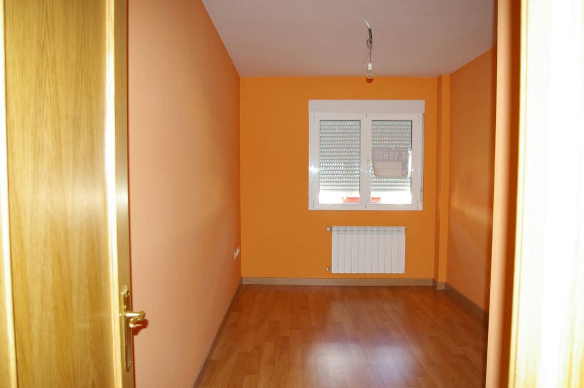 3 soveværelse Villa til salg i Santibanez de la Pena - € 100.000 (Ref: 5225767)