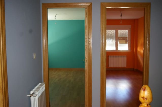 3 soveværelse Villa til salg i Santibáñez de la Peña - € 100.000 (Ref: 5225767)