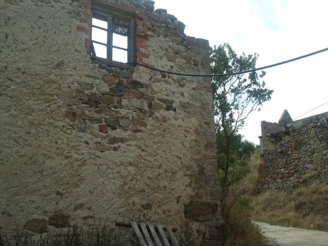 Moradia para venda em La Pernia - 9 000 € (Ref: 5260878)