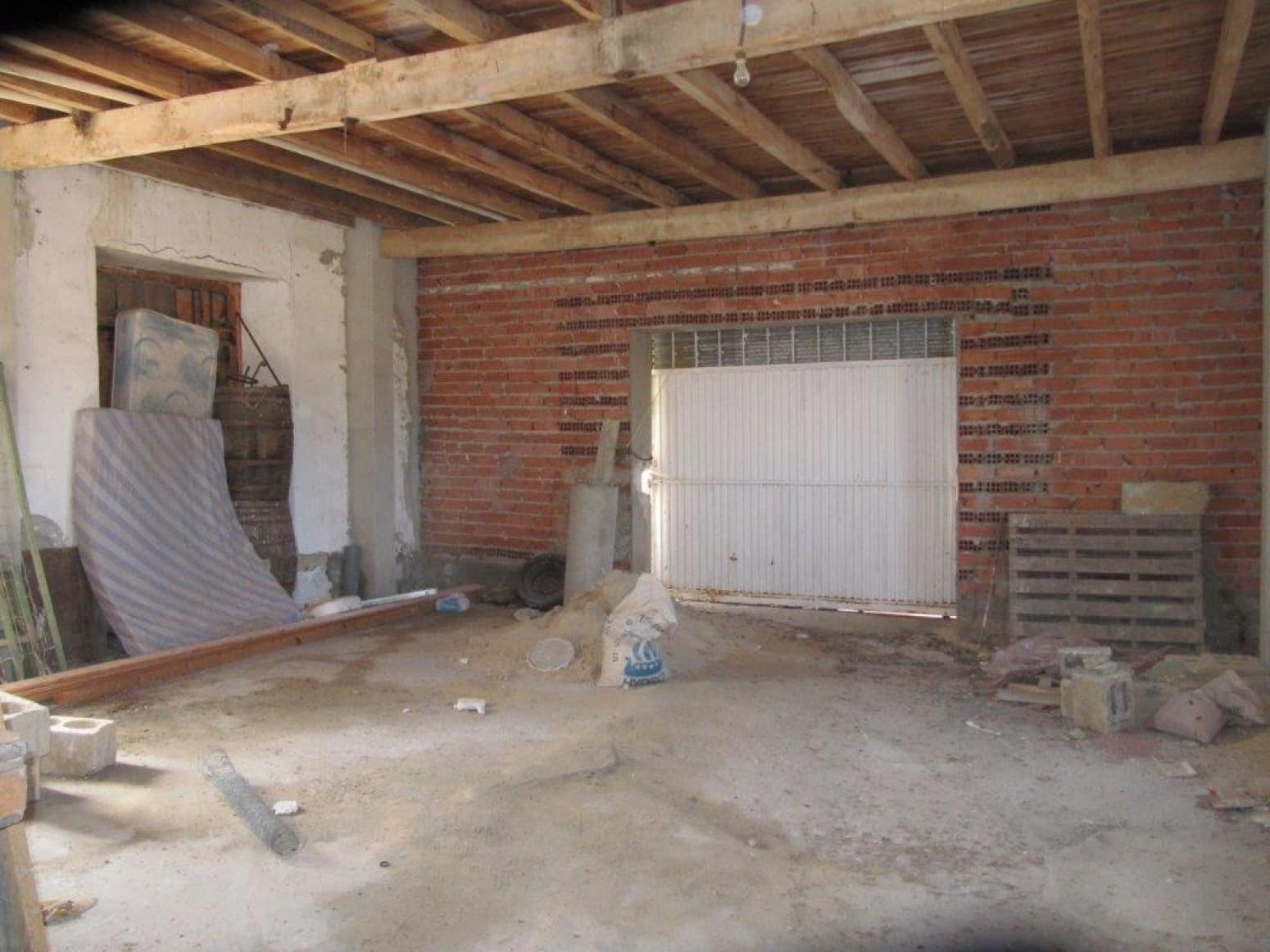 8 soveværelse Villa til salg i Respenda de la Pena med garage - € 25.000 (Ref: 5513166)