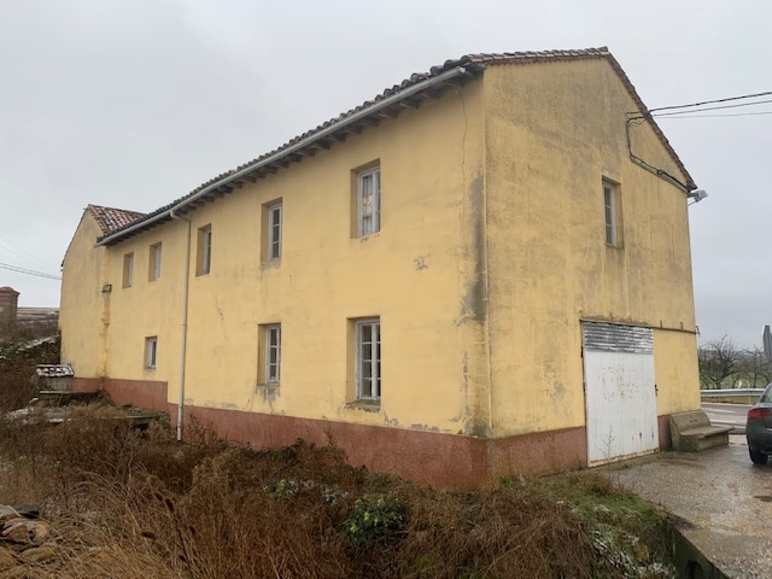 8 soveværelse Villa til salg i Respenda de la Pena med garage - € 25.000 (Ref: 5513166)