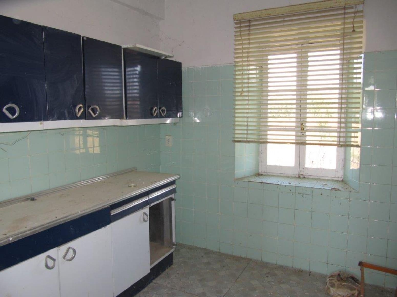 8 soveværelse Villa til salg i Respenda de la Pena med garage - € 25.000 (Ref: 5513166)