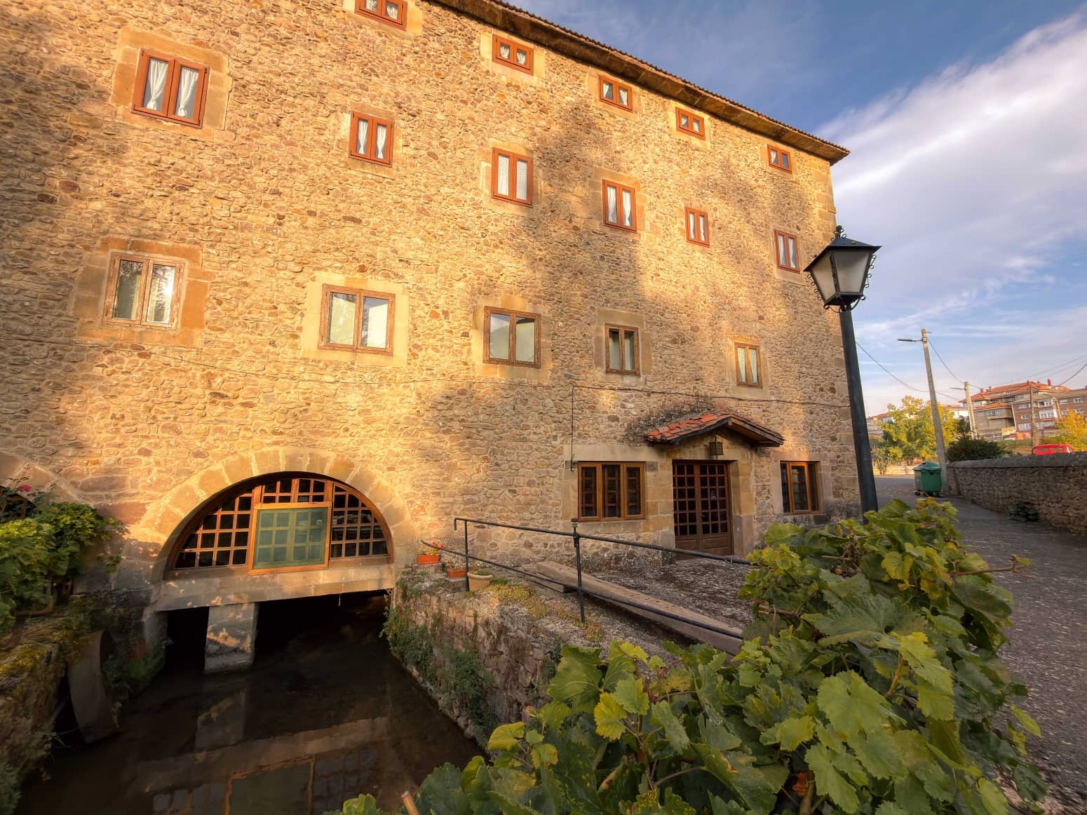 Business for sale in Campoo de Enmedio - € 1,200,000 (Ref: 5563339)