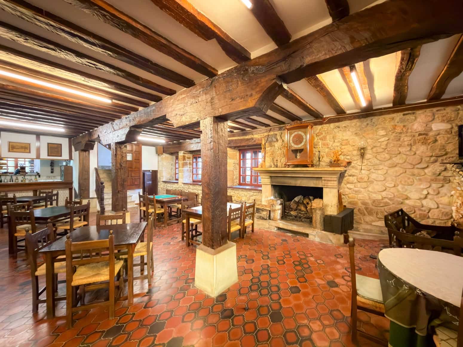 Business for sale in Campoo de Enmedio - € 1,200,000 (Ref: 5563339)