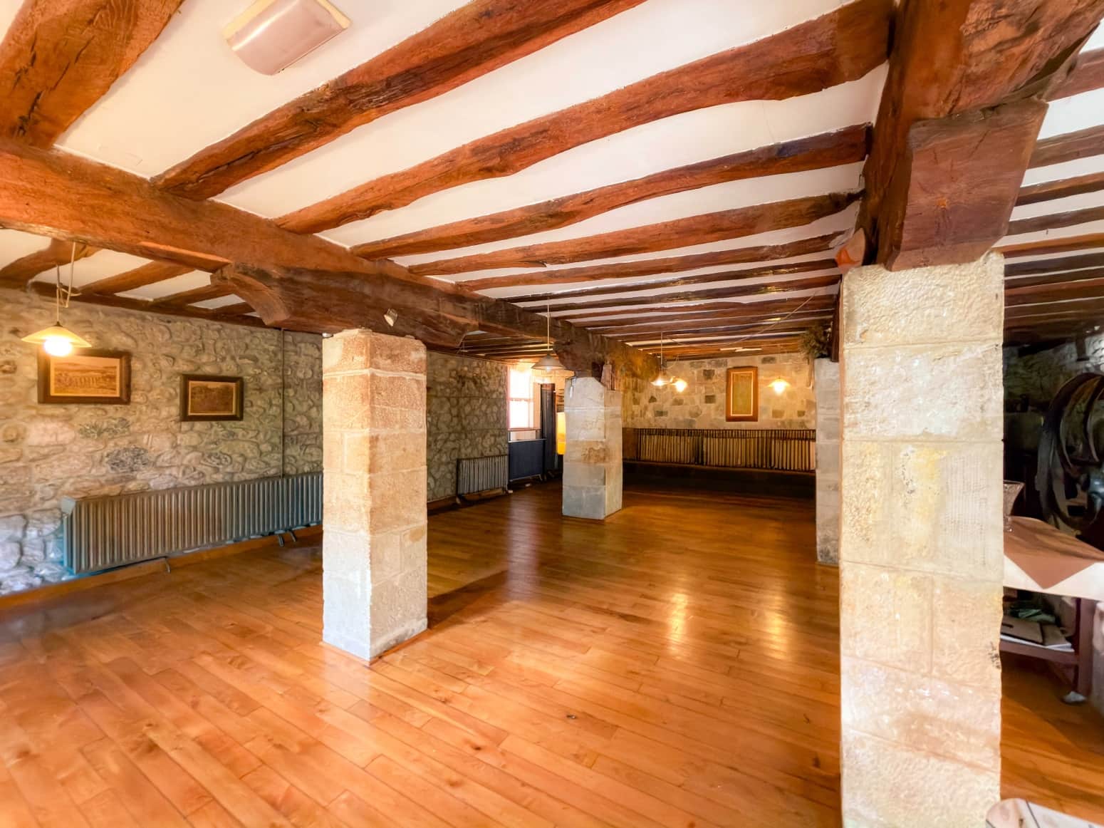Business for sale in Campoo de Enmedio - € 1,200,000 (Ref: 5563339)