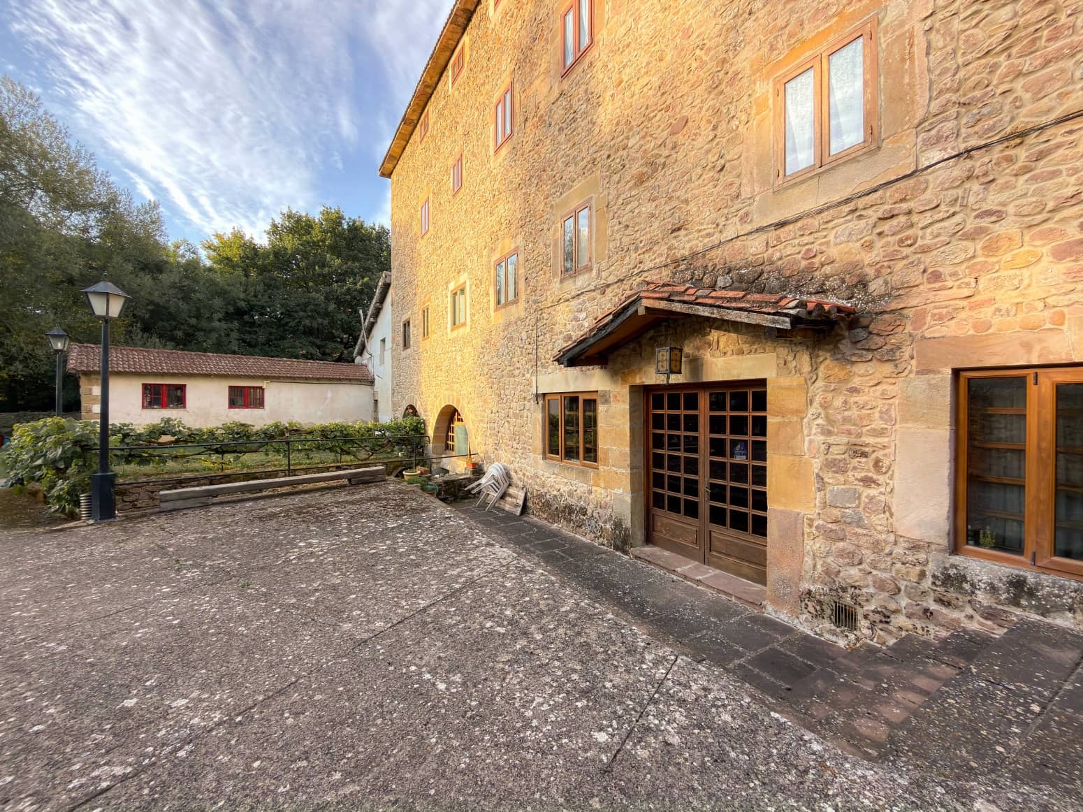Business for sale in Campoo de Enmedio - € 1,200,000 (Ref: 5563339)