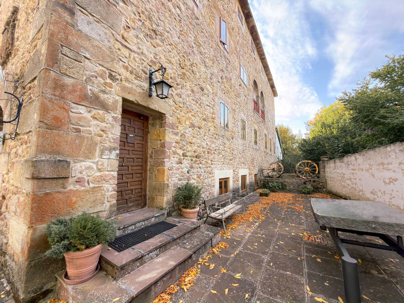 Business for sale in Campoo de Enmedio - € 1,200,000 (Ref: 5563339)