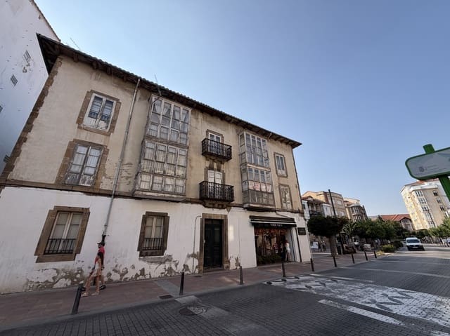 Flat te koop in Reinosa - € 599.000 (Ref: 5573509)