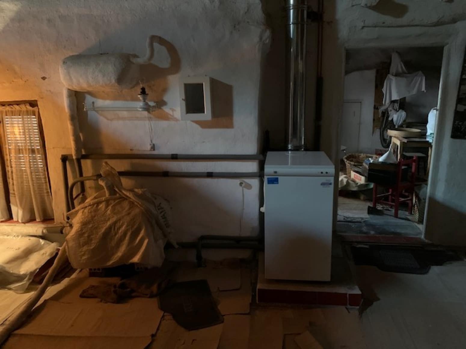 4 bedroom Villa for sale in Salinas de Pisuerga with garage - € 110,000 (Ref: 5808121)