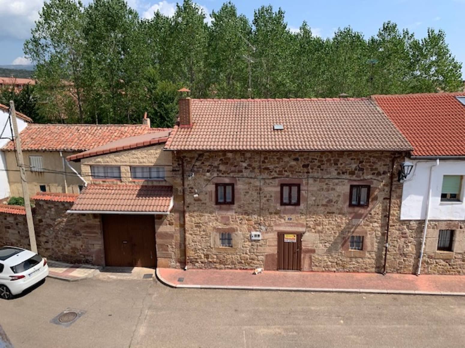 4 bedroom Villa for sale in Salinas de Pisuerga with garage - € 110,000 (Ref: 5808121)