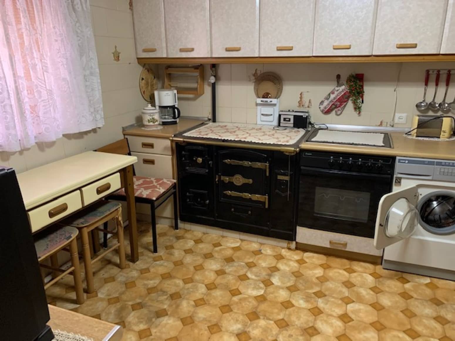 4 bedroom Villa for sale in Salinas de Pisuerga with garage - € 110,000 (Ref: 5808121)