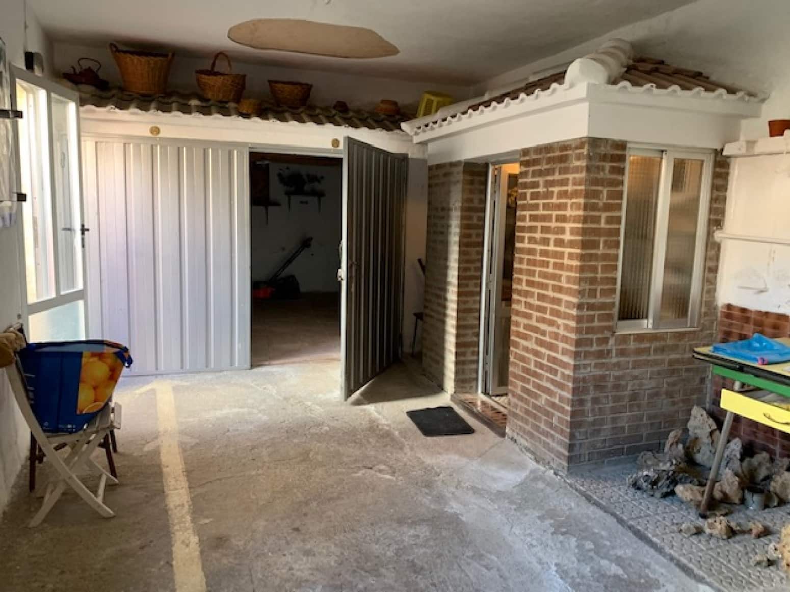 4 bedroom Villa for sale in Salinas de Pisuerga with garage - € 110,000 (Ref: 5808121)