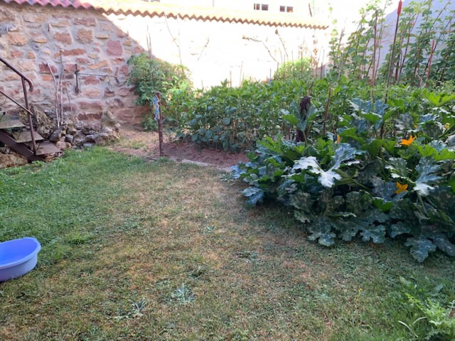 4 bedroom Villa for sale in Salinas de Pisuerga with garage - € 110,000 (Ref: 5808121)