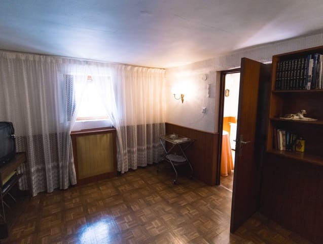 4 bedroom Villa for sale in Salinas de Pisuerga with garage - € 110,000 (Ref: 5808121)