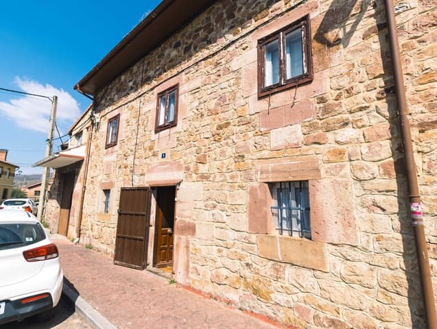 4 bedroom Villa for sale in Salinas de Pisuerga with garage - € 110,000 (Ref: 5808121)