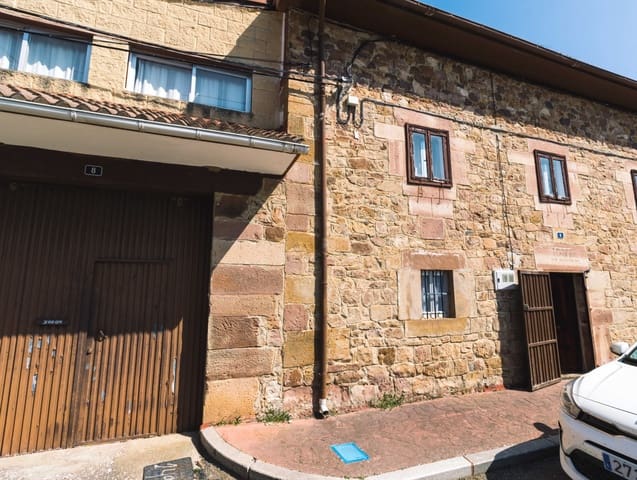 4 bedroom Villa for sale in Salinas de Pisuerga with garage - € 110,000 (Ref: 5808121)