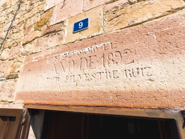 4 bedroom Villa for sale in Salinas de Pisuerga with garage - € 110,000 (Ref: 5808121)