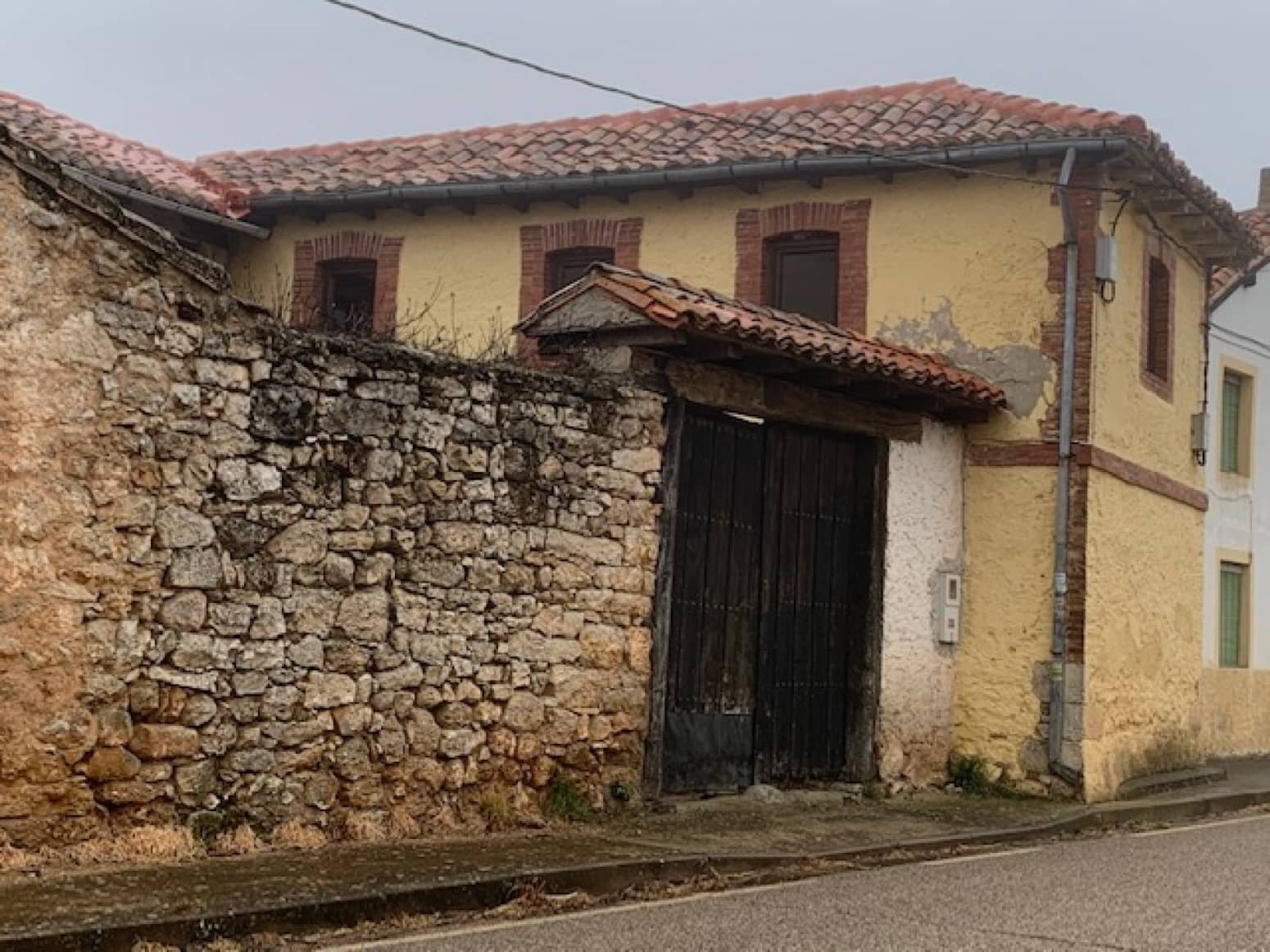 4 bedroom Villa for sale in Cervera de Pisuerga with garage - € 176,000 (Ref: 6065400)