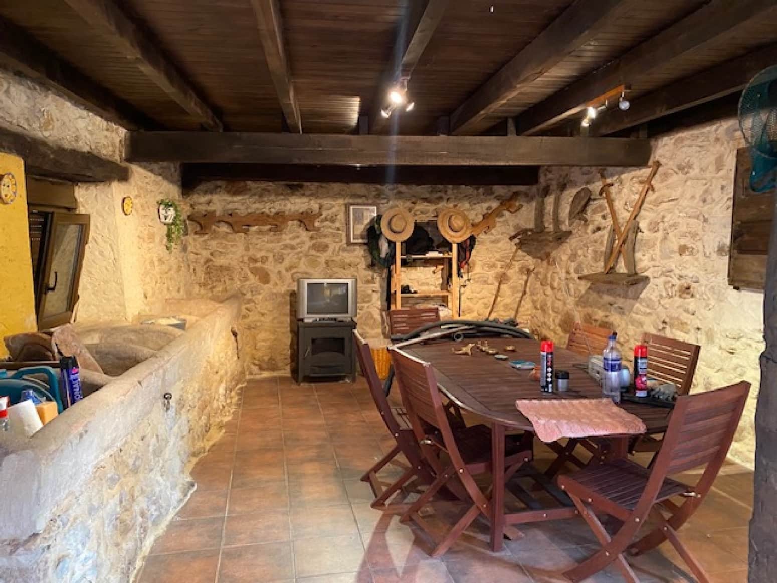 4 bedroom Villa for sale in Cervera de Pisuerga with garage - € 176,000 (Ref: 6065400)