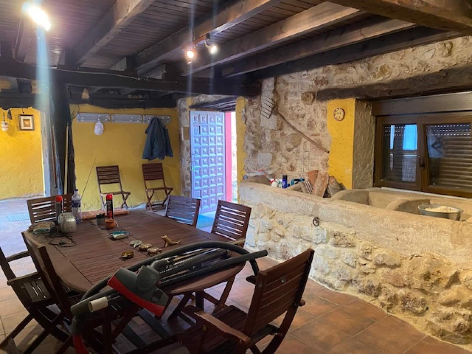 4 bedroom Villa for sale in Cervera de Pisuerga with garage - € 176,000 (Ref: 6065400)