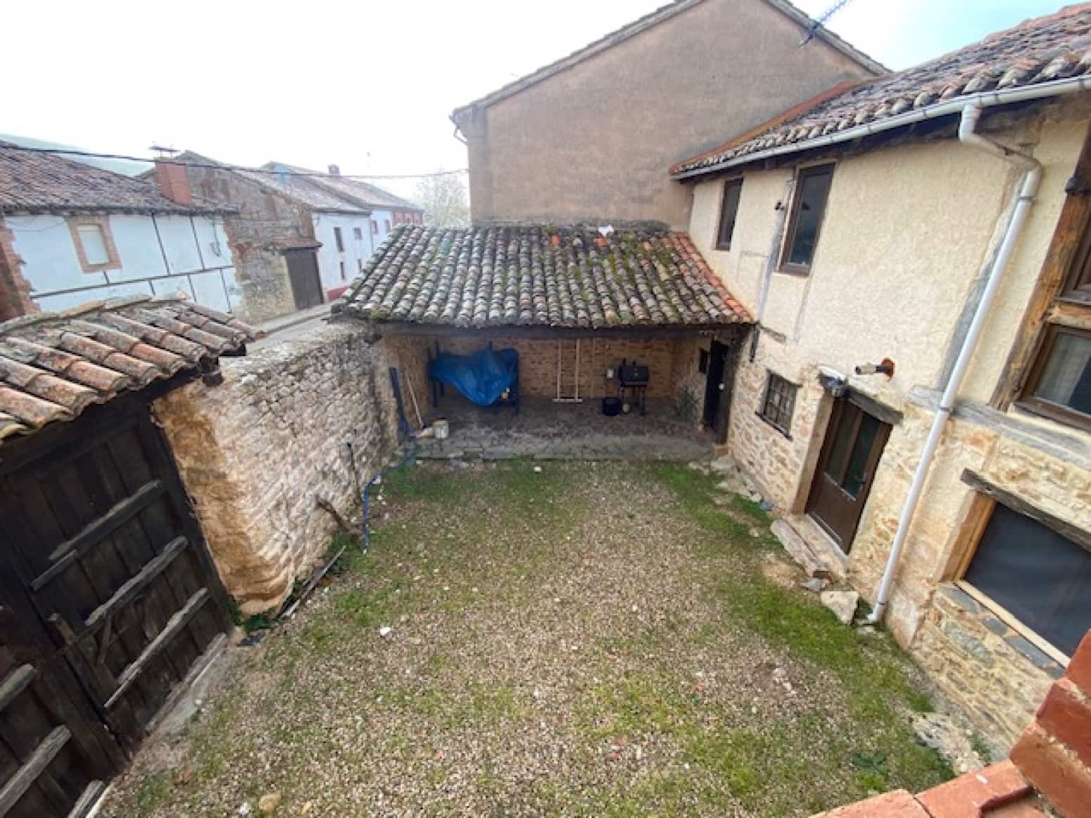 4 bedroom Villa for sale in Cervera de Pisuerga with garage - € 176,000 (Ref: 6065400)