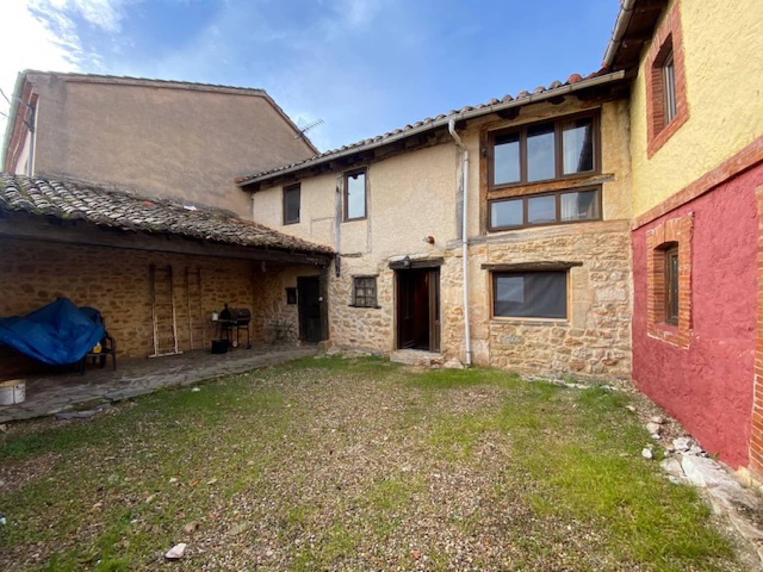 4 bedroom Villa for sale in Cervera de Pisuerga with garage - € 176,000 (Ref: 6065400)