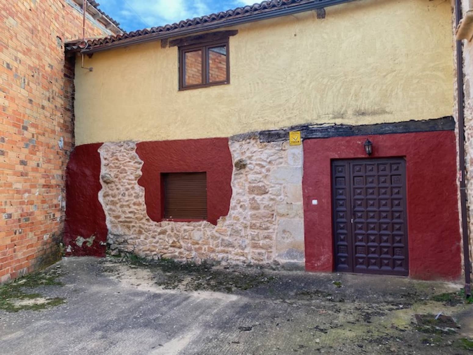 4 bedroom Villa for sale in Cervera de Pisuerga with garage - € 176,000 (Ref: 6065400)