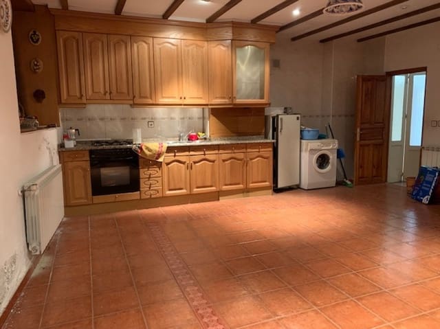 6 soveværelse Villa til salg i Cervera de Pisuerga med garage - € 150.000 (Ref: 6281405)