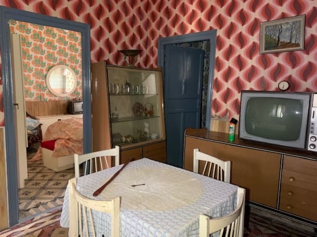 5 soveværelse Villa til salg i La Pernía - € 45.000 (Ref: 6437994)