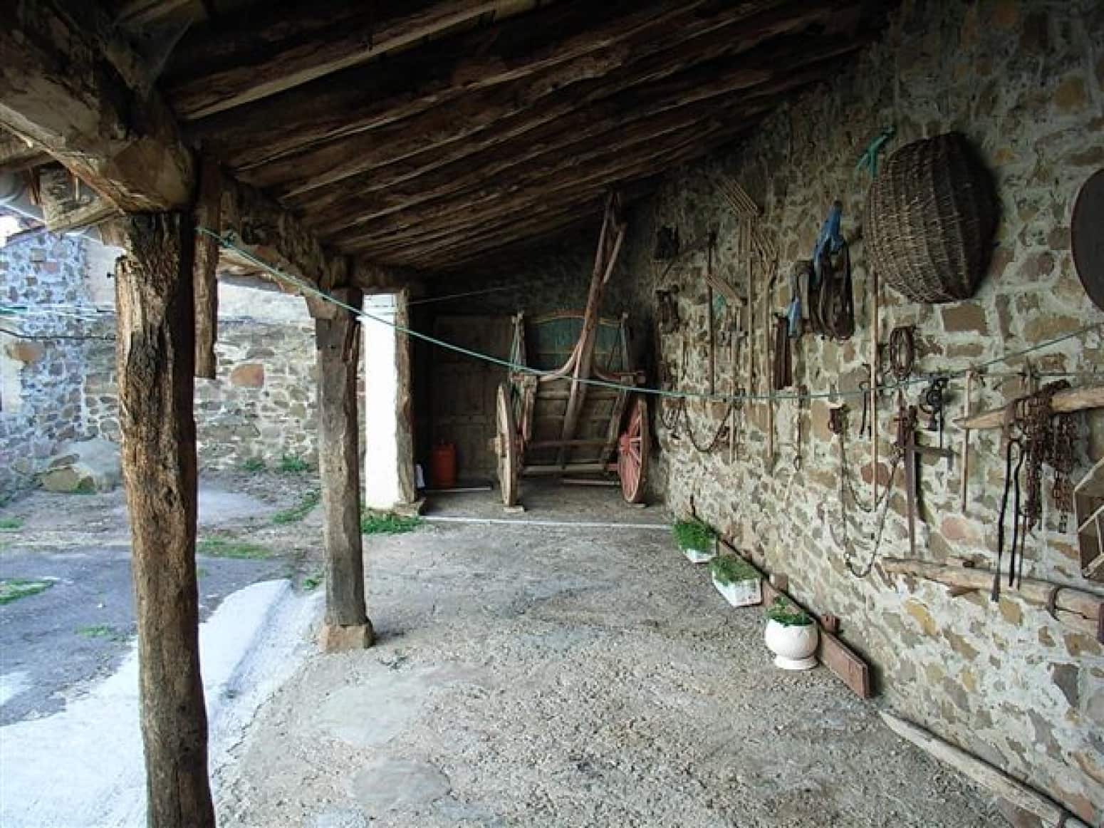 5 bedroom Villa for sale in Cervera de Pisuerga - € 72,000 (Ref: 6701427)