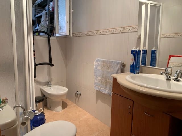 3 soveværelse Villa til salg i Prádanos de Ojeda med garage - € 69.000 (Ref: 7040197)