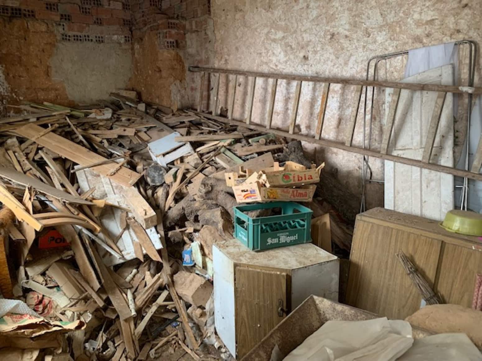 3 soveværelse Villa til salg i Pradanos de Ojeda med garage - € 69.000 (Ref: 7040197)