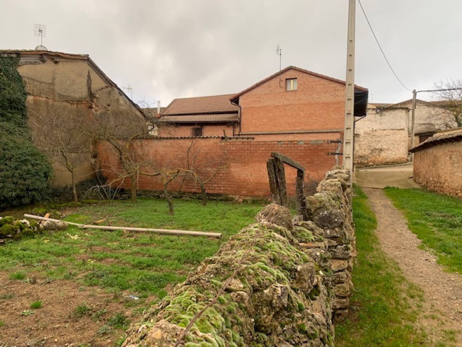 7 soveværelse Villa til salg i Pradanos de Ojeda med garage - € 160.000 (Ref: 7344515)