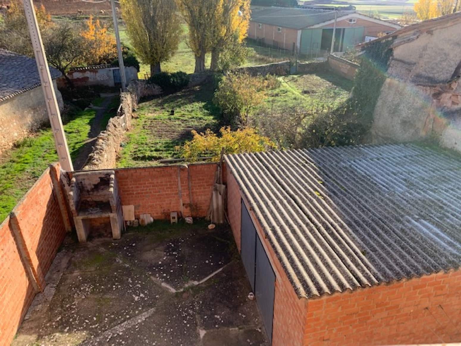 7 soveværelse Villa til salg i Pradanos de Ojeda med garage - € 160.000 (Ref: 7344515)
