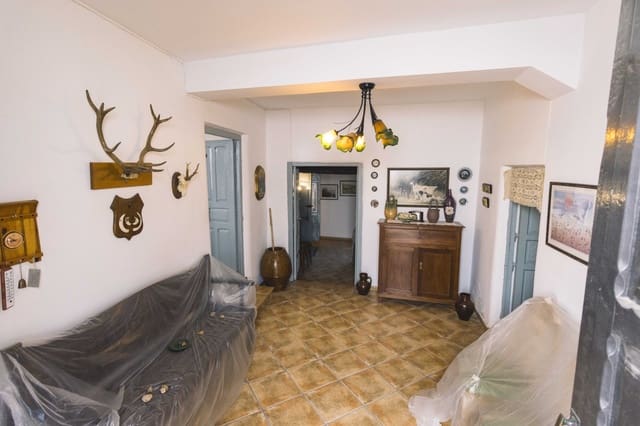 7 slaapkamer Villa te koop in Prádanos de Ojeda met garage - € 160.000 (Ref: 7344515)