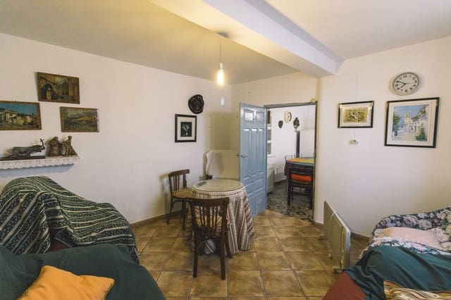 7 slaapkamer Villa te koop in Prádanos de Ojeda met garage - € 160.000 (Ref: 7344515)