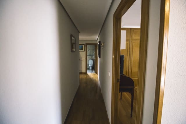 4 soveværelse Villa til salg i Aguilar de Campoo med garage - € 460.000 (Ref: 7685803)