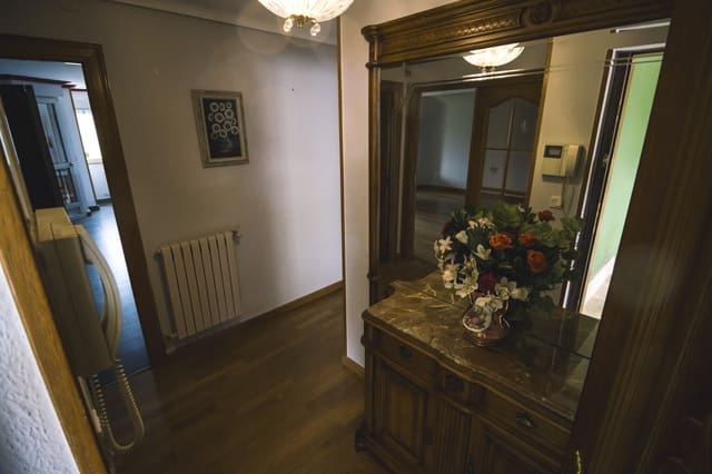 4 soveværelse Villa til salg i Aguilar de Campoo med garage - € 460.000 (Ref: 7685803)