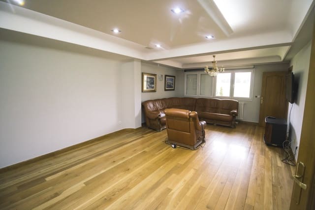 4 soveværelse Villa til salg i Aguilar de Campoo med garage - € 460.000 (Ref: 7685803)